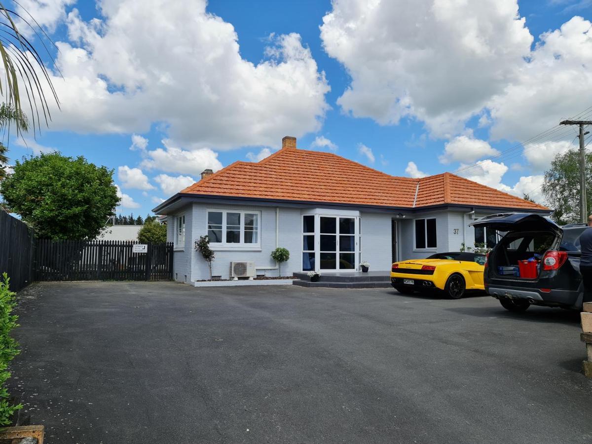 J&L Boarding Holiday House Hamilton Exterior photo