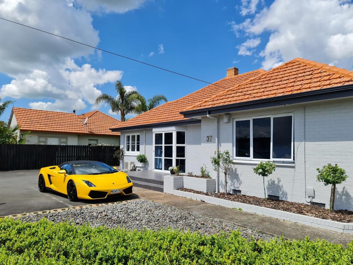 J&L Boarding Holiday House Hamilton Exterior photo